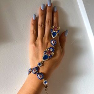 Hand jewelry